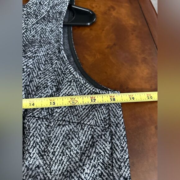CAbi Black Speckle #993 CECE SHELL Sleevless Top  (Retail $84) Size Small - Picture 9 of 12